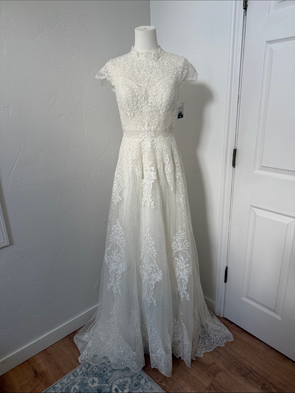NWTs Melissa Sweet Ivory Lace Wedding Dress with Cap Sleeves